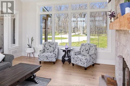 5759 5Th Concession Road, Essex, ON - Indoor Photo Showing Living Room