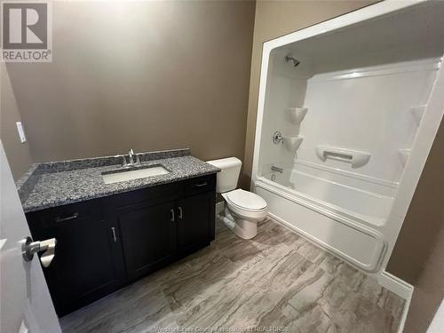 137 Whelan Drive, Amherstburg, ON - Indoor Photo Showing Bathroom