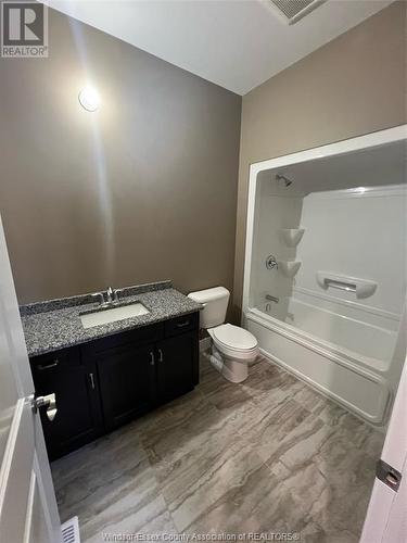 137 Whelan Drive, Amherstburg, ON - Indoor Photo Showing Bathroom