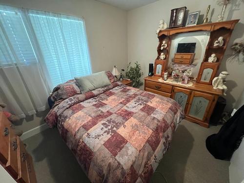 3317 Laurel Crescent, Trail, BC - Indoor Photo Showing Bedroom