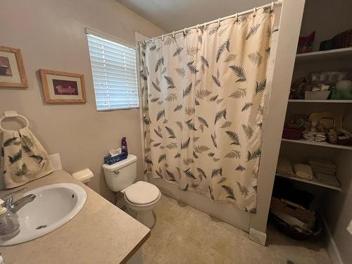 3317 Laurel Crescent, Trail, BC - Indoor Photo Showing Bathroom