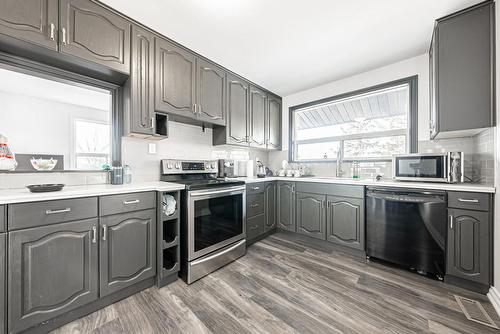 681 Concession 2 Road, Dunnville, ON - Indoor Photo Showing Kitchen With Upgraded Kitchen
