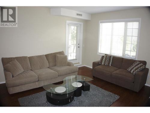 1875 Country Club Drive Unit# 1316, Kelowna, BC - Indoor Photo Showing Living Room