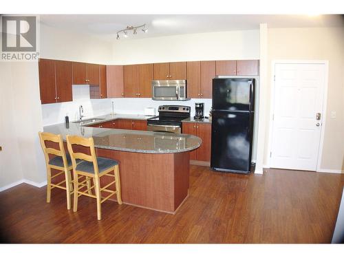 1875 Country Club Drive Unit# 1316, Kelowna, BC - Indoor Photo Showing Kitchen