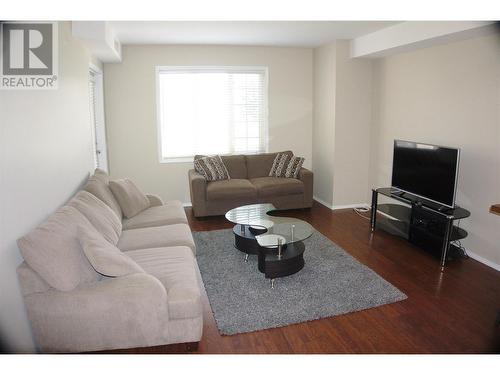 1875 Country Club Drive Unit# 1316, Kelowna, BC - Indoor Photo Showing Living Room