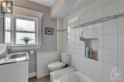 35 Ogden Avenue, Smiths Falls, ON - Indoor Photo Showing Bathroom