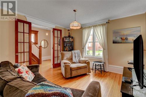35 Ogden Avenue, Smiths Falls, ON - Indoor Photo Showing Living Room