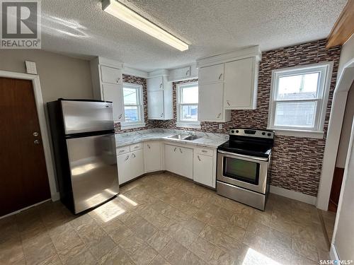 108 Carl Avenue W, Langenburg, SK - Indoor Photo Showing Kitchen With Double Sink