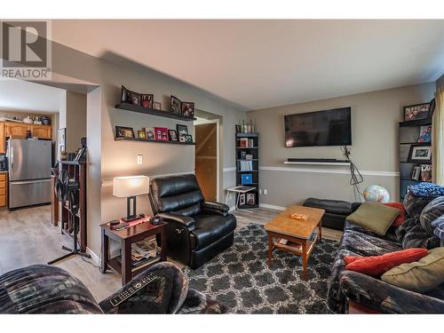 1458 Penticton Avenue Unit# 183, Penticton, BC - Indoor Photo Showing Living Room