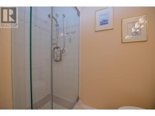 3301 Centennial Drive Unit# 406, Vernon, BC - Indoor Photo Showing Bathroom