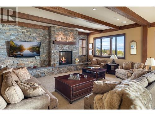 6166 Seymoure Avenue, Peachland, BC - Indoor Photo Showing Living Room With Fireplace