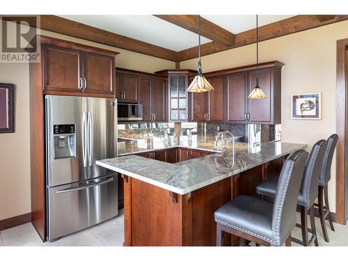 6166 Seymoure Avenue, Peachland, BC - Indoor Photo Showing Kitchen With Upgraded Kitchen