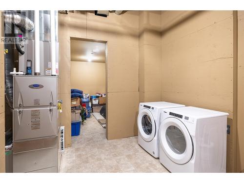 6166 Seymoure Avenue, Peachland, BC - Indoor Photo Showing Laundry Room