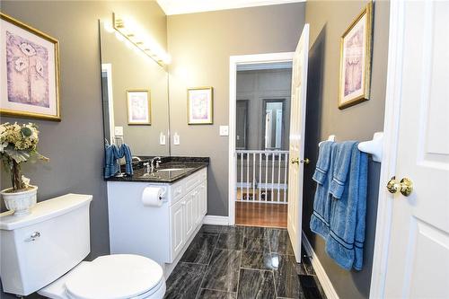 5 Greentrail Drive, Mount Hope, ON - Indoor Photo Showing Bathroom