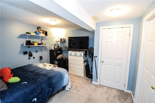 5 Greentrail Drive, Mount Hope, ON - Indoor Photo Showing Bedroom