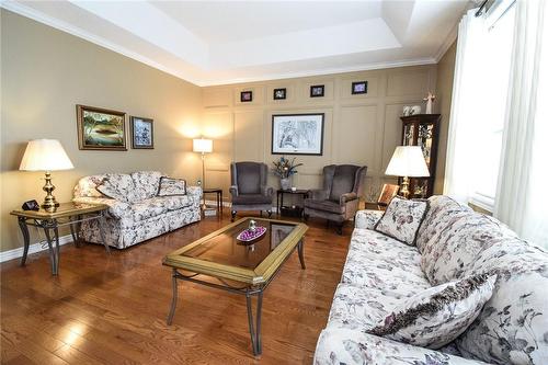 5 Greentrail Drive, Mount Hope, ON - Indoor Photo Showing Living Room