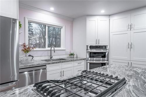 296 Rose Avenue, Fort Erie, ON - Indoor Photo Showing Kitchen