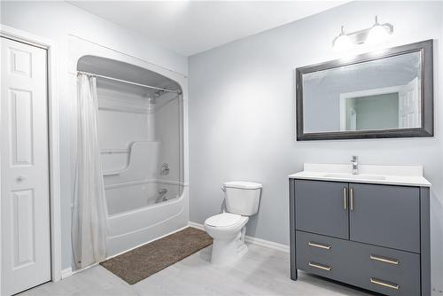 296 Rose Avenue, Fort Erie, ON - Indoor Photo Showing Bathroom