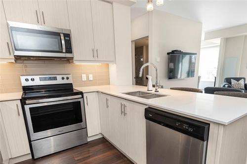 340 Plains Road E|Unit #409, Burlington, ON - Indoor Photo Showing Kitchen With Double Sink With Upgraded Kitchen