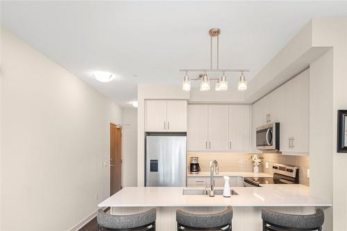 340 Plains Road E|Unit #409, Burlington, ON - Indoor Photo Showing Kitchen With Upgraded Kitchen