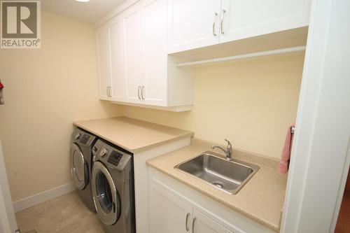 6806 Cabernet Place, Oliver, BC - Indoor Photo Showing Laundry Room
