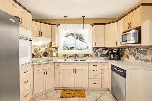 450 Bunting Road, St. Catharines, ON - Indoor Photo Showing Kitchen With Double Sink