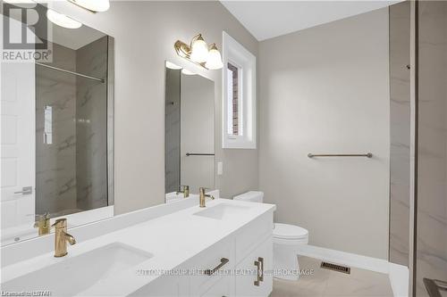 250 Leitch Street, Dutton/Dunwich, ON - Indoor Photo Showing Bathroom