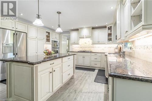 10295 Riverside Drive, Lambton Shores, ON - Indoor Photo Showing Kitchen With Upgraded Kitchen
