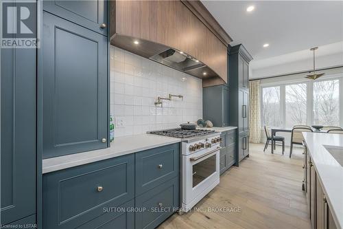 Imported from itso - 597 Creekview Chase, London, ON - Indoor Photo Showing Kitchen With Upgraded Kitchen