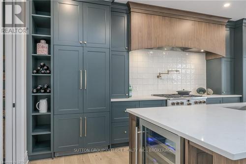 Imported from itso - 597 Creekview Chase, London, ON - Indoor Photo Showing Kitchen With Upgraded Kitchen