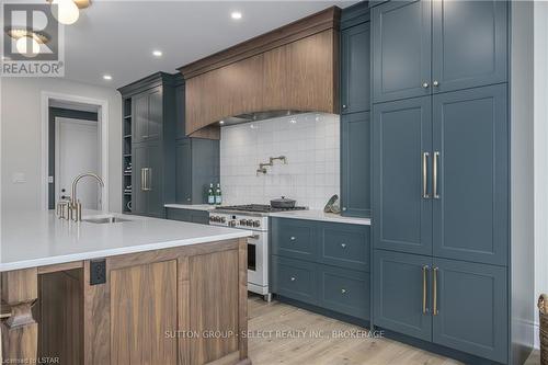 Imported from itso - 597 Creekview Chase, London, ON - Indoor Photo Showing Kitchen With Upgraded Kitchen