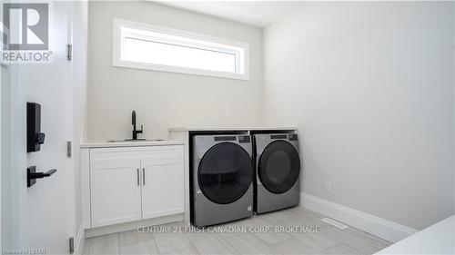 3495 Isleworth Road, London, ON - Indoor Photo Showing Laundry Room