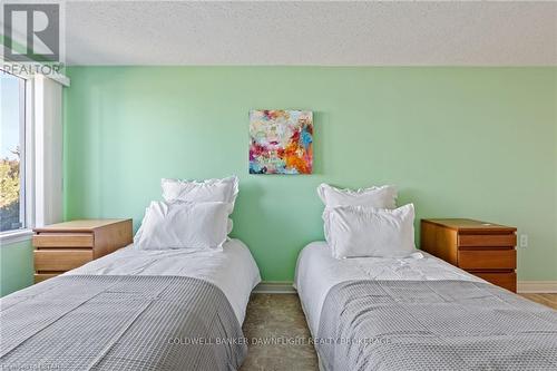 101 - 9 Pine Street, Lambton Shores (Grand Bend), ON - Indoor Photo Showing Bedroom