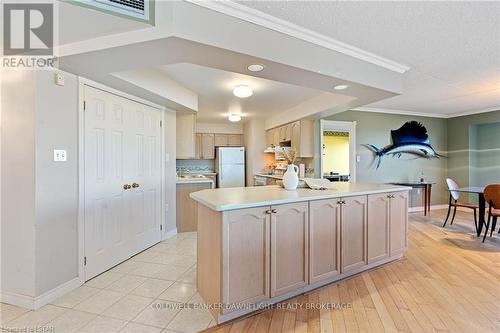 101 - 9 Pine Street, Lambton Shores (Grand Bend), ON - Indoor Photo Showing Kitchen