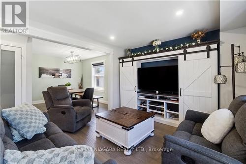 52 Ghent Street, St. Catharines, ON - Indoor Photo Showing Living Room
