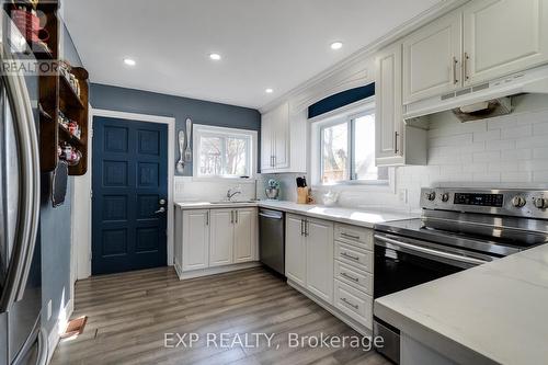 202 Roxborough Avenue, Hamilton, ON - Indoor Photo Showing Kitchen