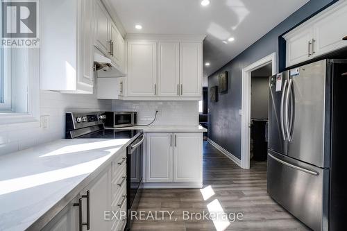 202 Roxborough Avenue, Hamilton, ON - Indoor Photo Showing Kitchen