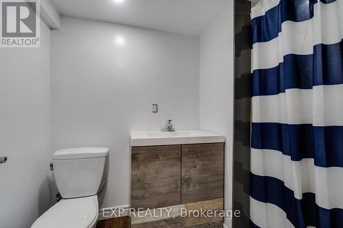 202 Roxborough Avenue, Hamilton, ON - Indoor Photo Showing Bathroom