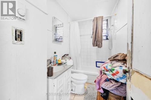 82 Marlborough Street, Brantford, ON - Indoor Photo Showing Bathroom