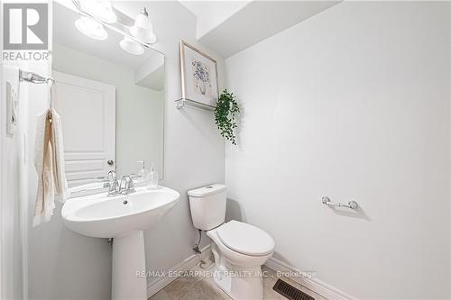 4832 Adam Court, Lincoln, ON - Indoor Photo Showing Bathroom