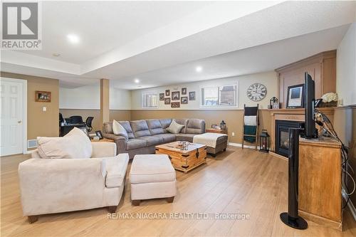 5991 Andrea Drive, Niagara Falls, ON - Indoor Photo Showing Living Room With Fireplace
