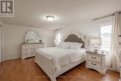 8 Portsmouth Rd, London, ON - Indoor Photo Showing Bedroom