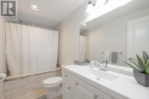 8 Portsmouth Rd, London, ON - Indoor Photo Showing Bathroom