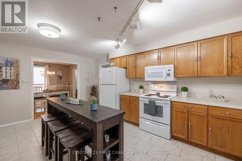 8 Portsmouth Rd, London, ON - Indoor Photo Showing Kitchen