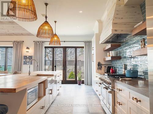 10165 Cedar Crest Road, Wainfleet, ON - Indoor Photo Showing Kitchen With Upgraded Kitchen