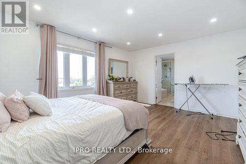 12 Bankfield Crescent, Hamilton, ON - Indoor Photo Showing Bedroom