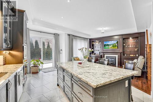 26 Ascoli Drive, Hamilton, ON - Indoor Photo Showing Kitchen With Upgraded Kitchen