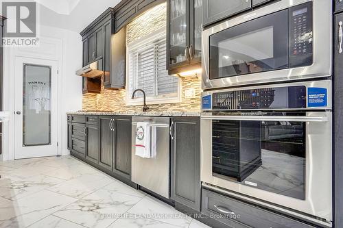 26 Ascoli Drive, Hamilton, ON - Indoor Photo Showing Kitchen