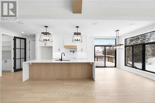 117 Aspen Circle, Thames Centre (Thorndale), ON - Indoor Photo Showing Kitchen