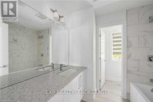 203 Eagle Street Street, North Middlesex (Parkhill), ON - Indoor Photo Showing Bathroom